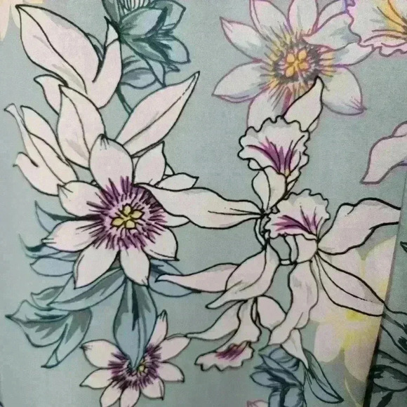 Van Heusen sleeveless floral blouse. Size XXL . 100% polyester. - Picture 2 of 6